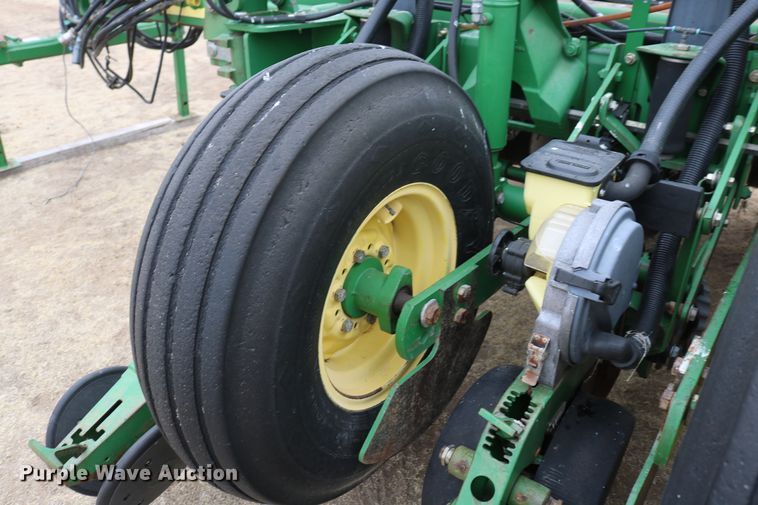 image for item DD6060 2005 John Deere 1770NT no-till planter