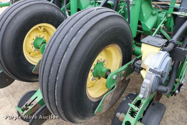 image for item DD6060 2005 John Deere 1770NT no-till planter