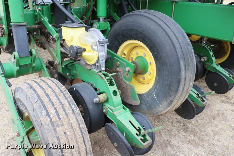 image for item DD6060 2005 John Deere 1770NT no-till planter
