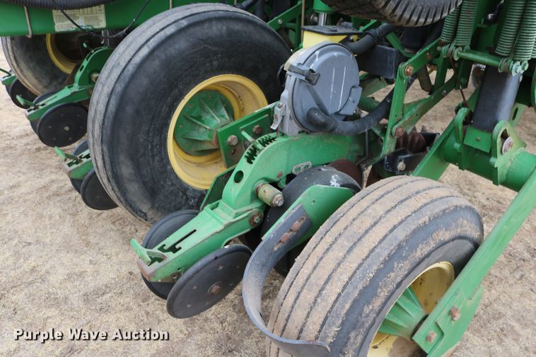 image for item DD6060 2005 John Deere 1770NT no-till planter