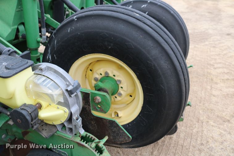 image for item DD6060 2005 John Deere 1770NT no-till planter