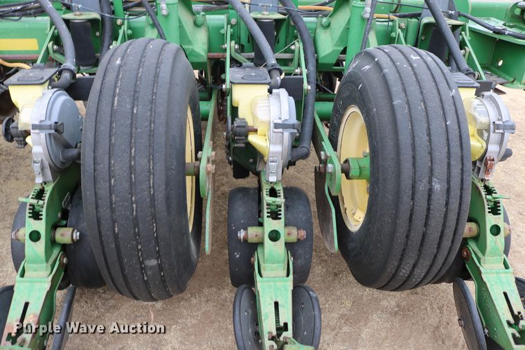 image for item DD6060 2005 John Deere 1770NT no-till planter