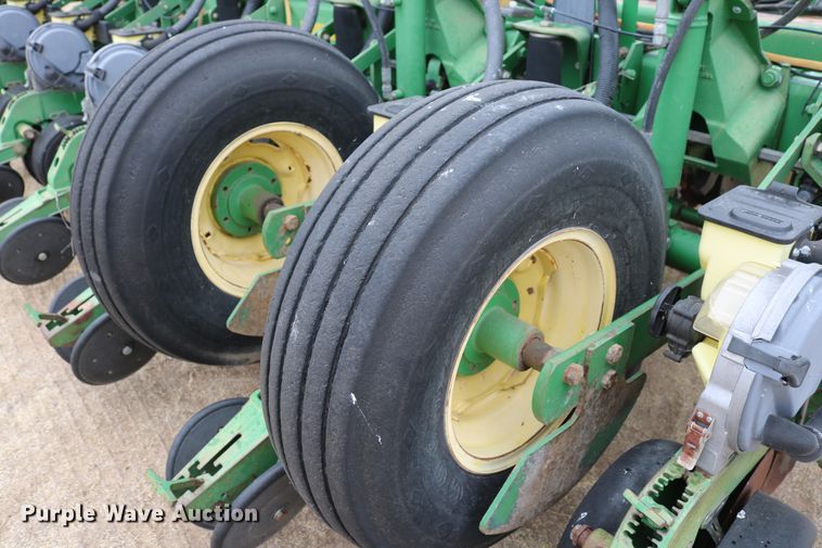 image for item DD6060 2005 John Deere 1770NT no-till planter