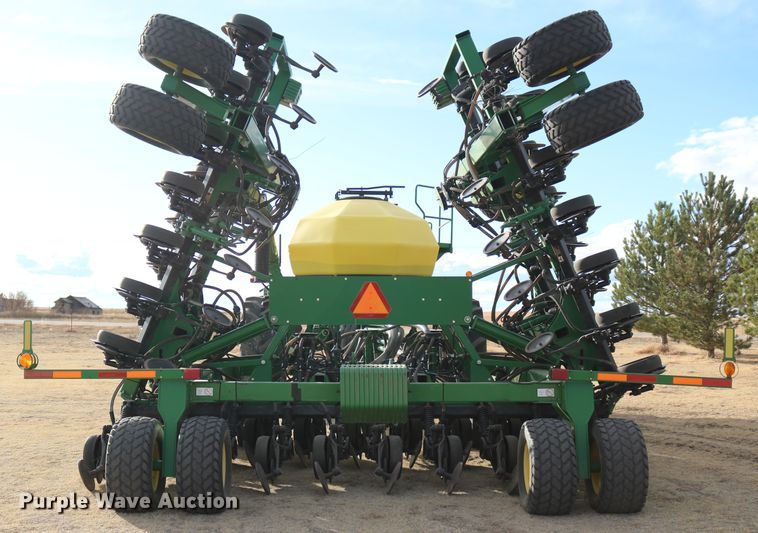 image for item DD6062 2011 John Deere 1890C air seeder