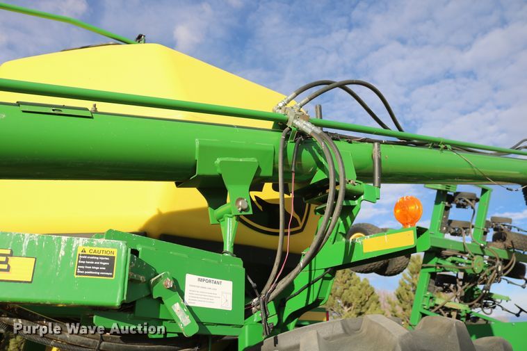 image for item DD6062 2011 John Deere 1890C air seeder