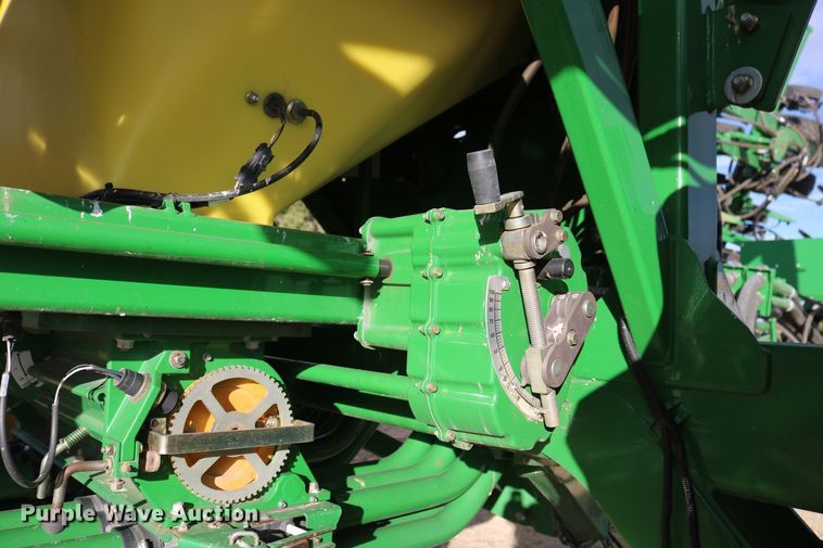 image for item DD6062 2011 John Deere 1890C air seeder