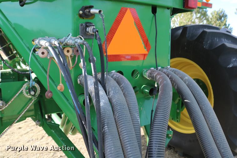 image for item DD6062 2011 John Deere 1890C air seeder