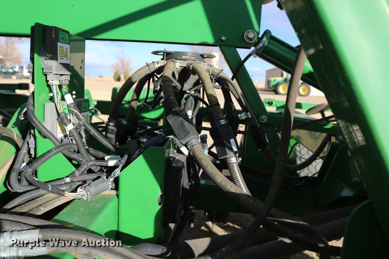 image for item DD6062 2011 John Deere 1890C air seeder