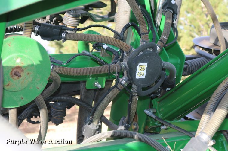 image for item DD6062 2011 John Deere 1890C air seeder