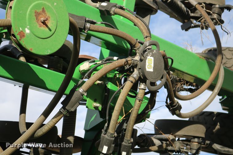 image for item DD6062 2011 John Deere 1890C air seeder