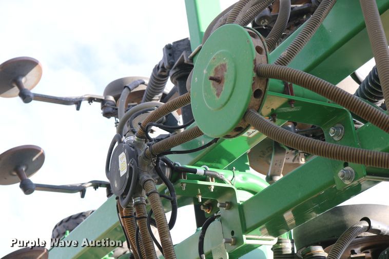 image for item DD6062 2011 John Deere 1890C air seeder