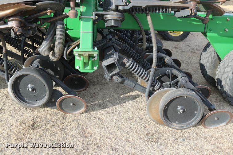 image for item DD6062 2011 John Deere 1890C air seeder