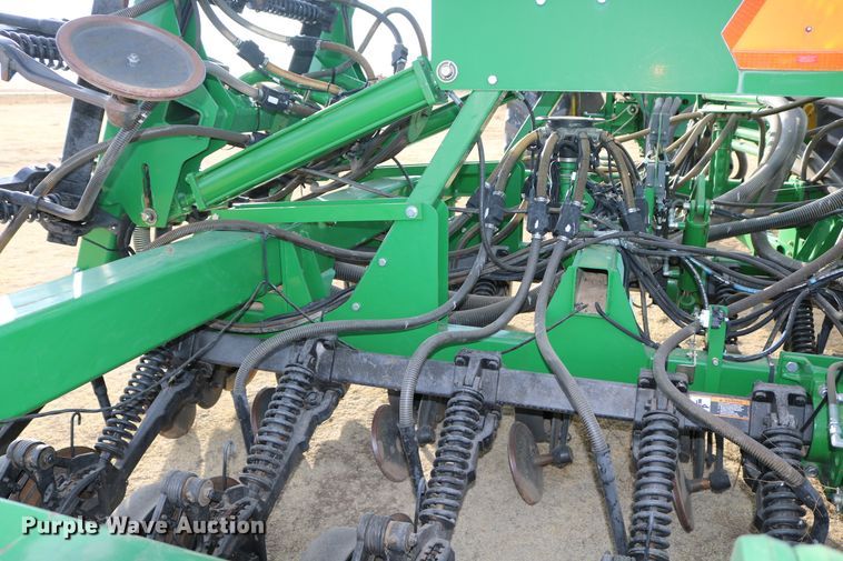 image for item DD6062 2011 John Deere 1890C air seeder