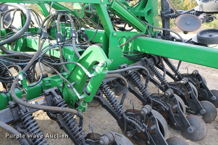 image for item DD6062 2011 John Deere 1890C air seeder