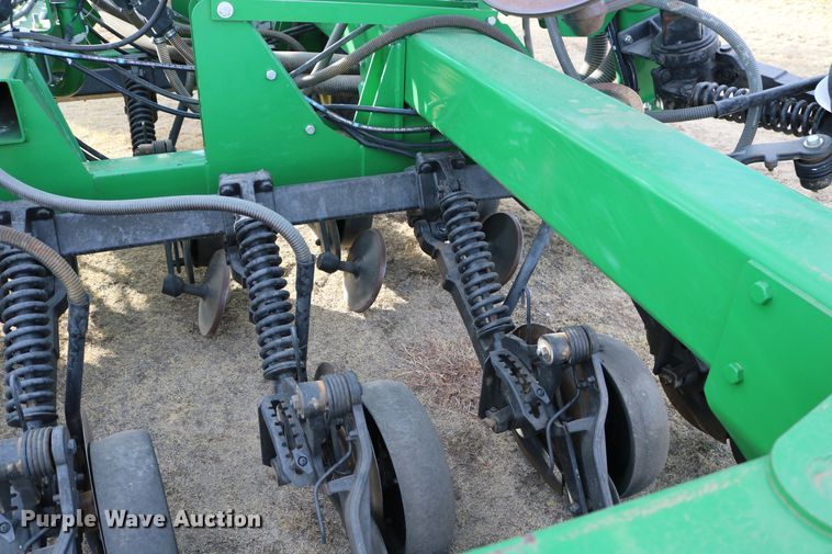 image for item DD6062 2011 John Deere 1890C air seeder