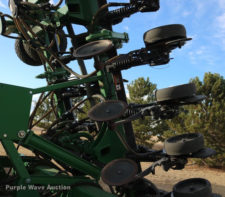 image for item DD6062 2011 John Deere 1890C air seeder