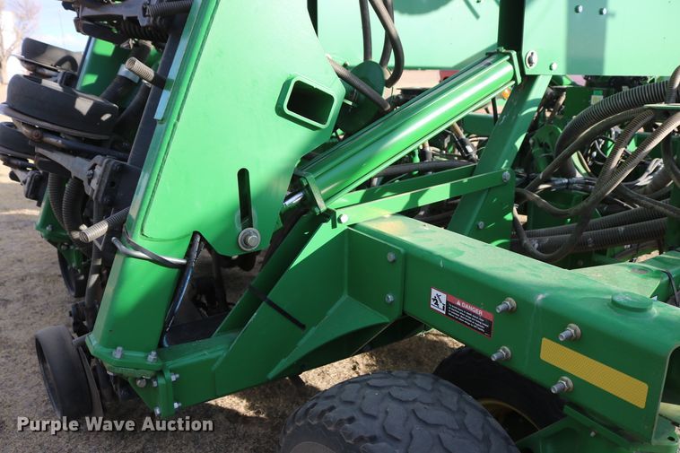 image for item DD6062 2011 John Deere 1890C air seeder
