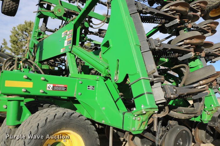 image for item DD6062 2011 John Deere 1890C air seeder