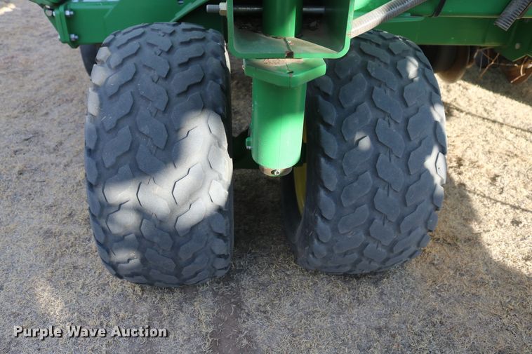 image for item DD6062 2011 John Deere 1890C air seeder