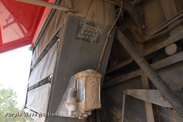 image for item DD6067 2015 Massey-Ferguson Hesston 2290 large square baler