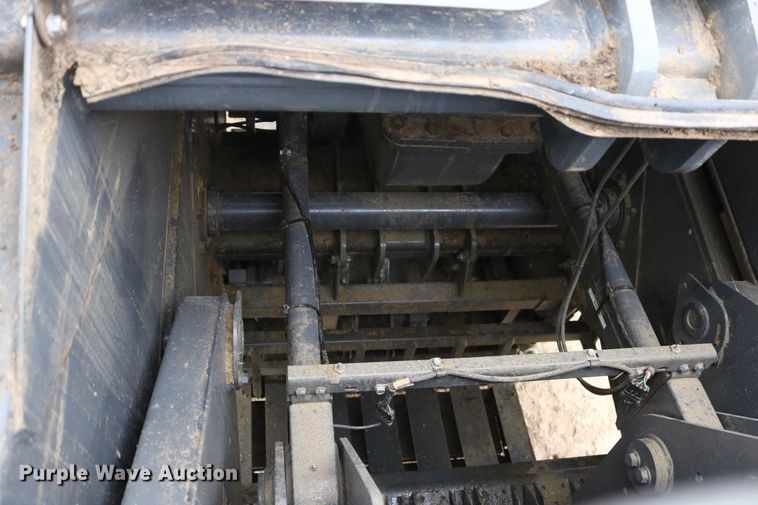 image for item DD6067 2015 Massey-Ferguson Hesston 2290 large square baler