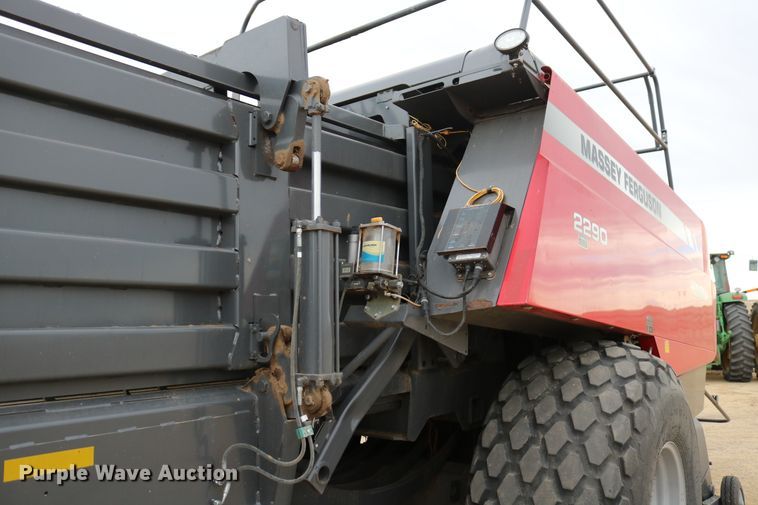 image for item DD6067 2015 Massey-Ferguson Hesston 2290 large square baler
