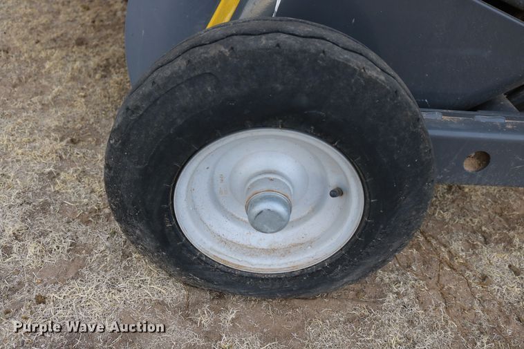 image for item DD6067 2015 Massey-Ferguson Hesston 2290 large square baler