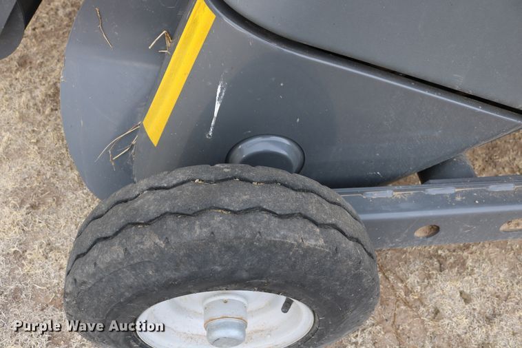 image for item DD6067 2015 Massey-Ferguson Hesston 2290 large square baler