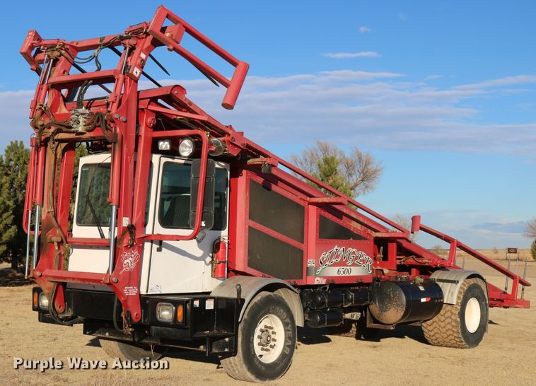 image for item DD6068 2011 Stinger 6500 hay bale stacker