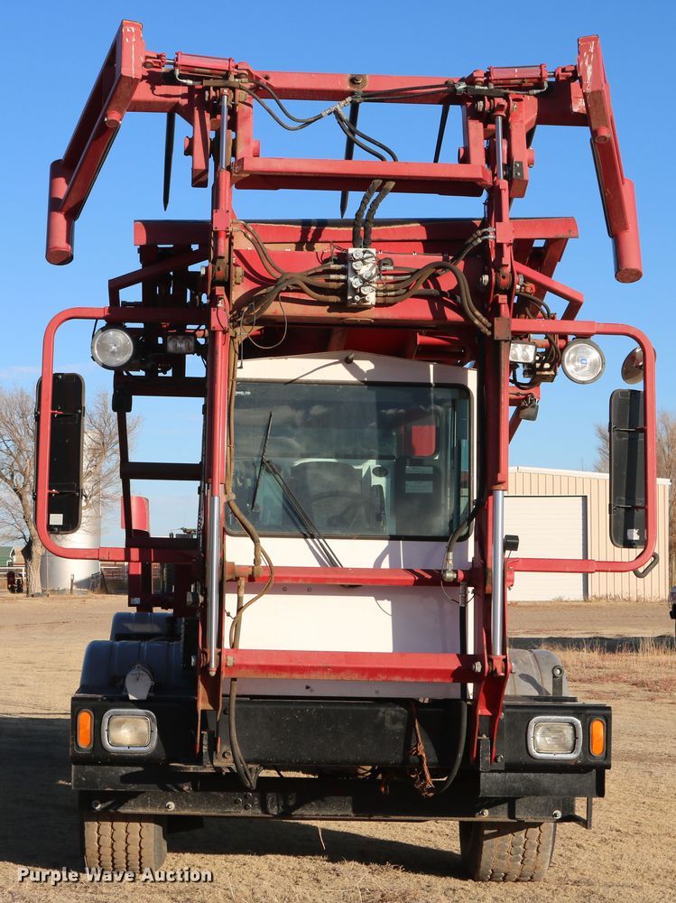 2011 Stinger 6500 hay bale stacker in Springfield, CO Item DD6068