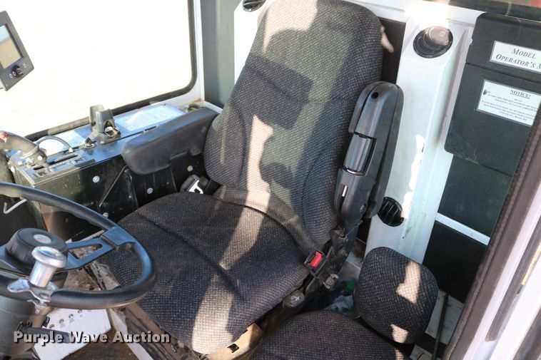 image for item DD6068 2011 Stinger 6500 hay bale stacker