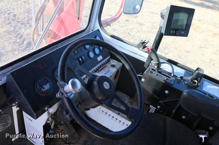 image for item DD6068 2011 Stinger 6500 hay bale stacker