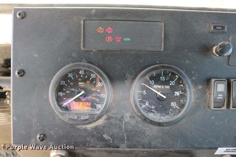 image for item DD6068 2011 Stinger 6500 hay bale stacker