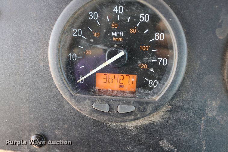 image for item DD6068 2011 Stinger 6500 hay bale stacker