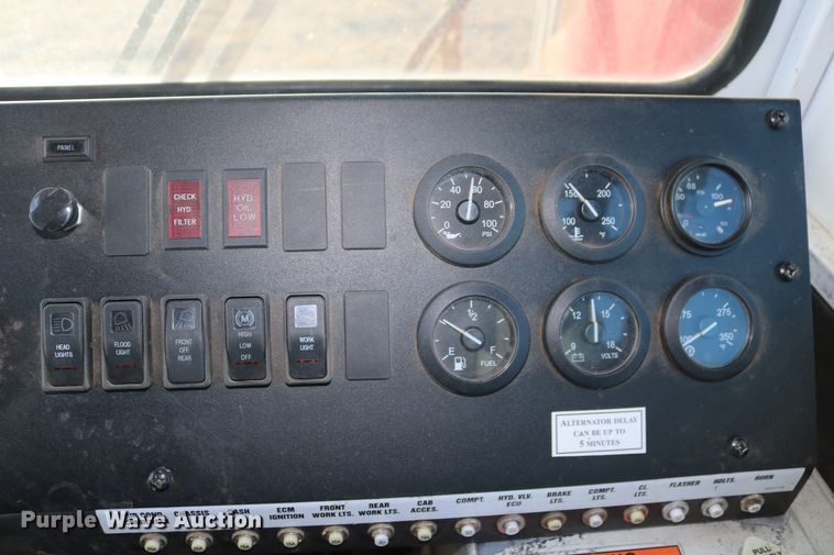 image for item DD6068 2011 Stinger 6500 hay bale stacker