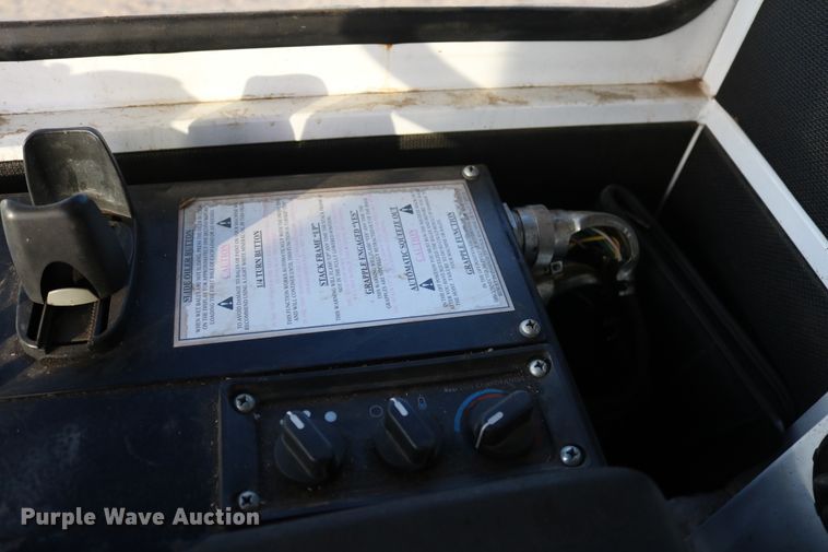 image for item DD6068 2011 Stinger 6500 hay bale stacker