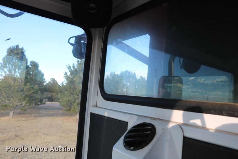 image for item DD6068 2011 Stinger 6500 hay bale stacker