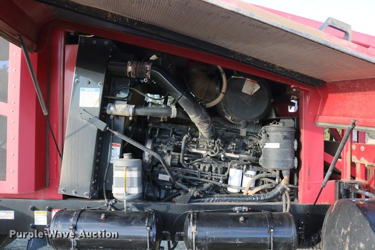 image for item DD6068 2011 Stinger 6500 hay bale stacker