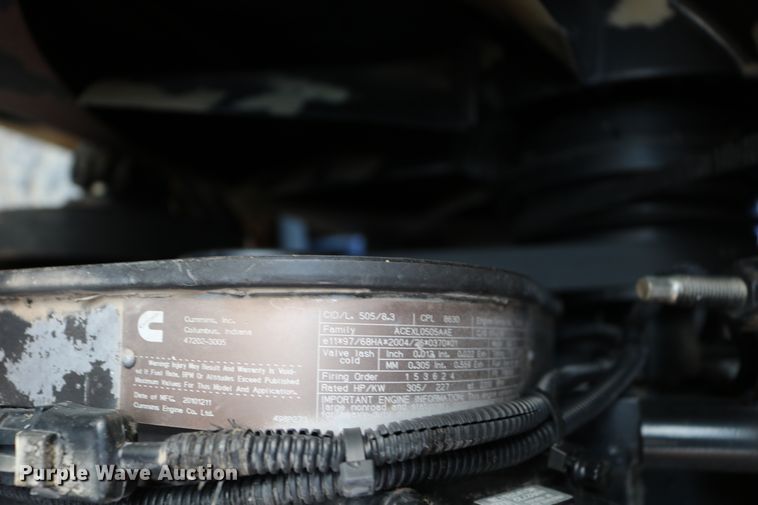 image for item DD6068 2011 Stinger 6500 hay bale stacker