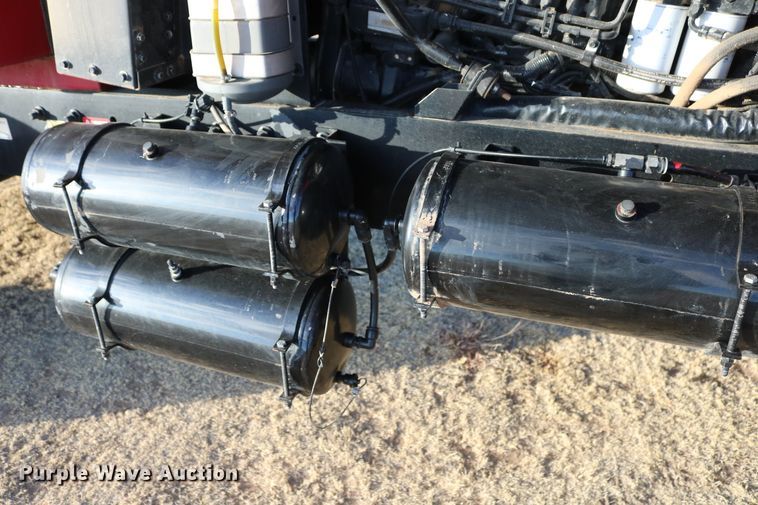 image for item DD6068 2011 Stinger 6500 hay bale stacker