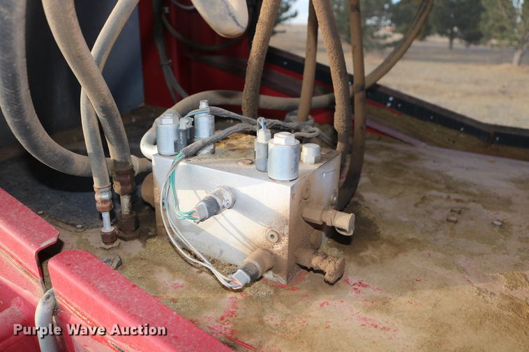 image for item DD6068 2011 Stinger 6500 hay bale stacker