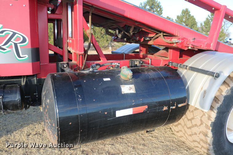 image for item DD6068 2011 Stinger 6500 hay bale stacker