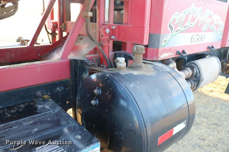 image for item DD6068 2011 Stinger 6500 hay bale stacker