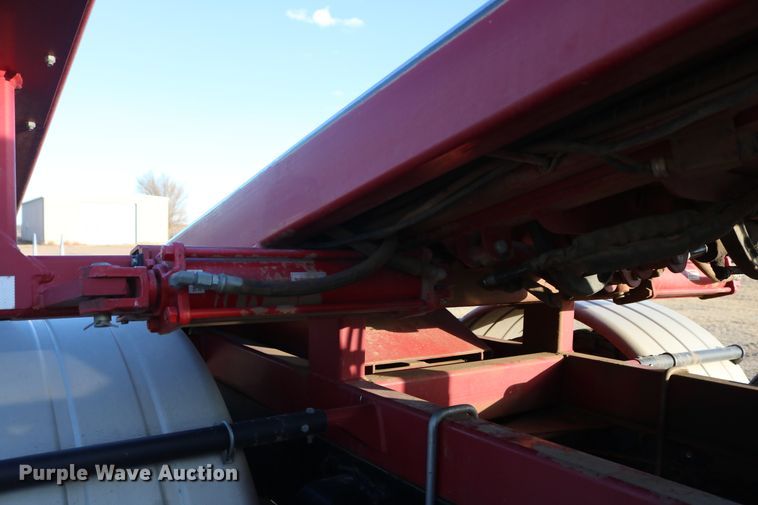 image for item DD6068 2011 Stinger 6500 hay bale stacker