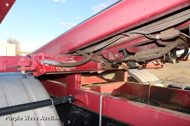 image for item DD6068 2011 Stinger 6500 hay bale stacker