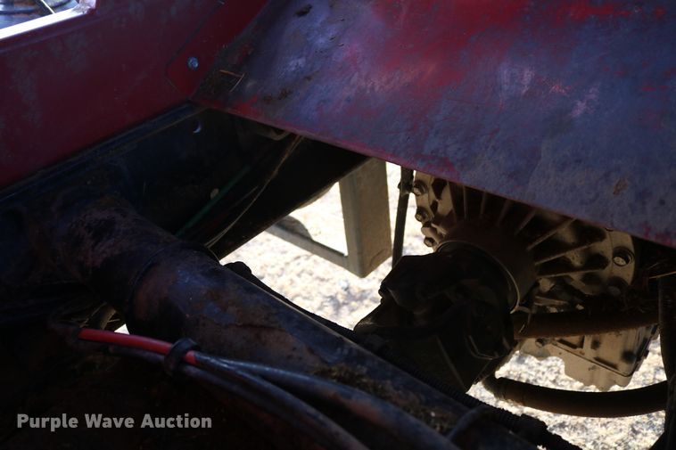 image for item DD6068 2011 Stinger 6500 hay bale stacker