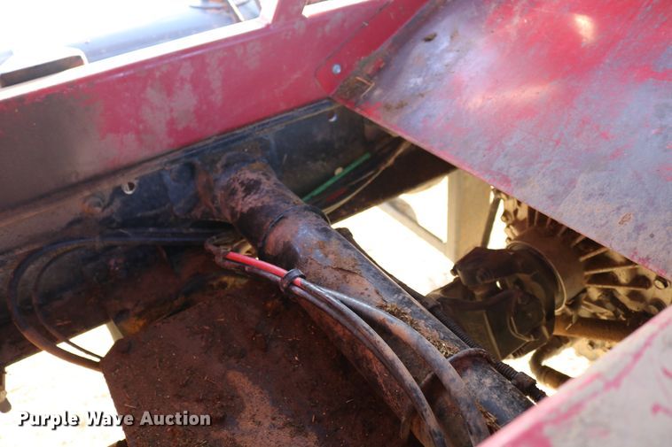 image for item DD6068 2011 Stinger 6500 hay bale stacker