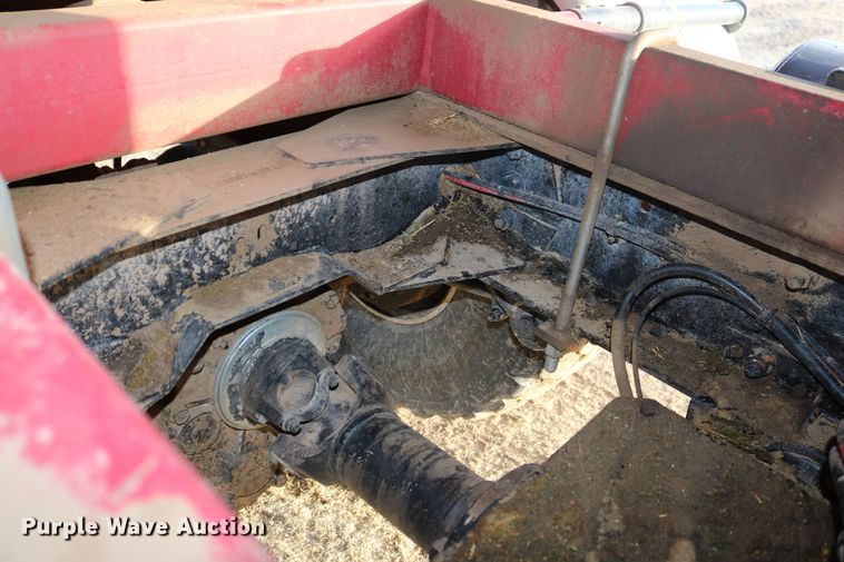 image for item DD6068 2011 Stinger 6500 hay bale stacker