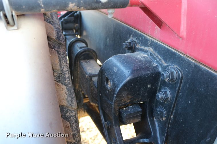 image for item DD6068 2011 Stinger 6500 hay bale stacker