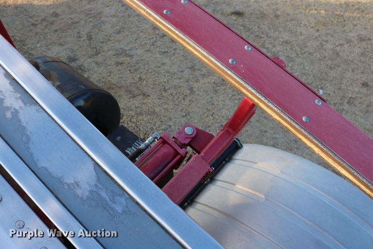 image for item DD6068 2011 Stinger 6500 hay bale stacker